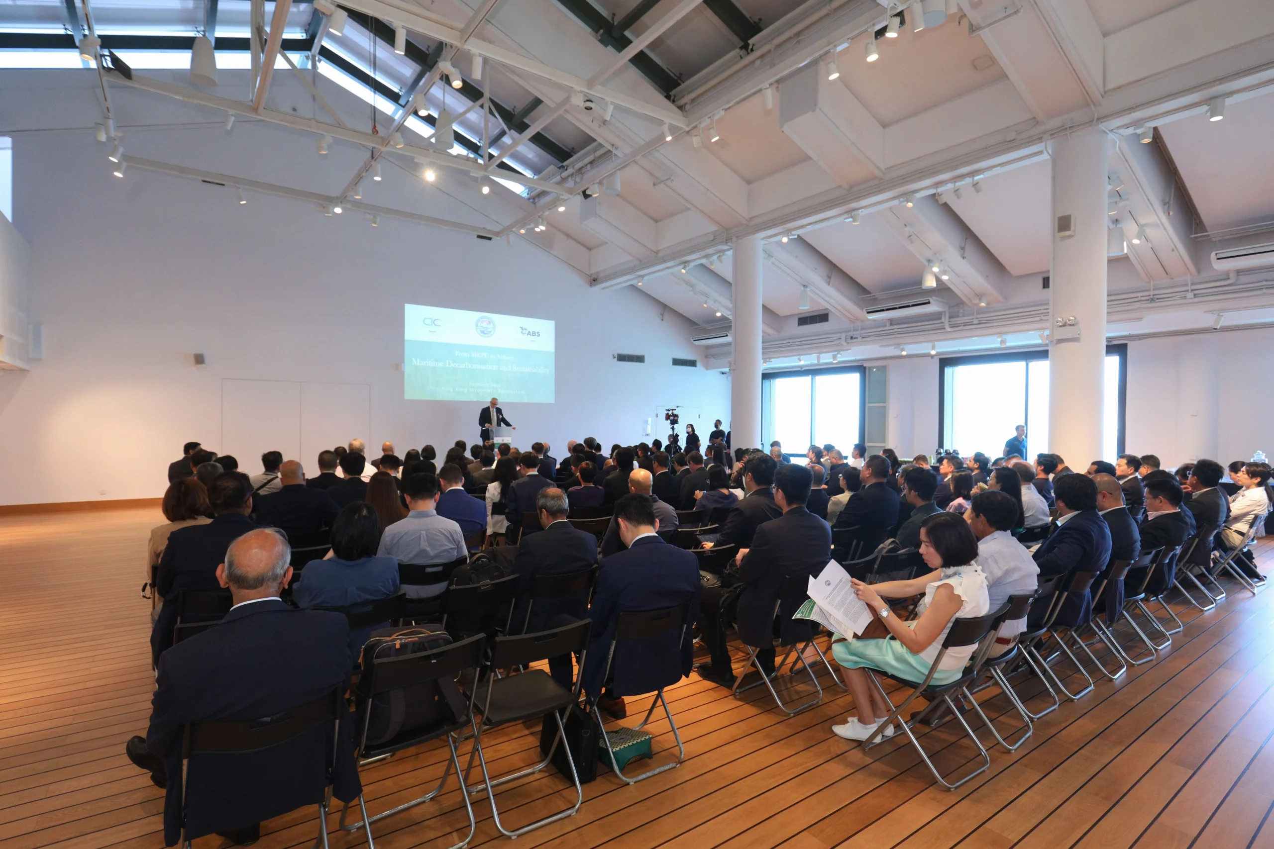 From MEPC to Action: HKSOA Symposium on Maritime Decarbonisation and Sustainability 從MEPC 到實際行動：香港船東會「航運脫碳和可持續發展」研討會